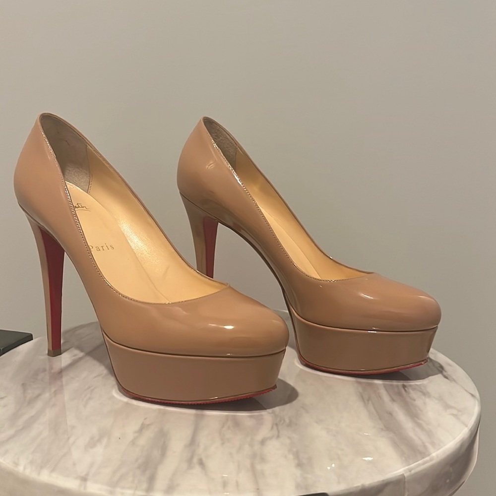 Christian Louboutin. Size 39. Color beige.